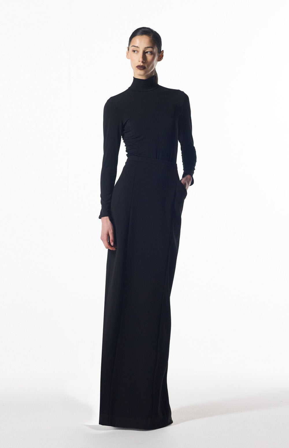 Long fitted skirt